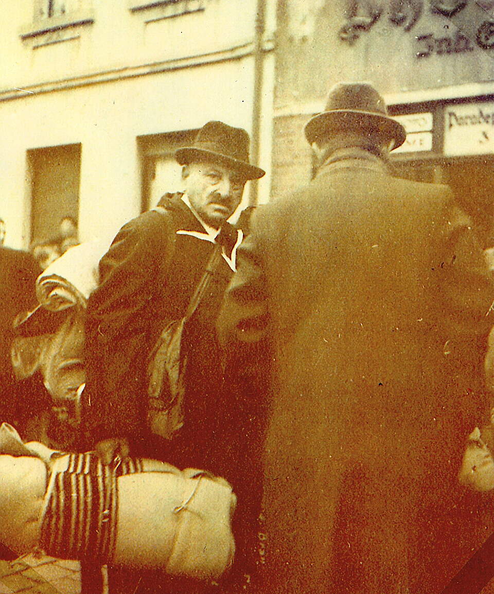 Eine alte Fotografie zeigt im Rahmen des neuen Museumspädagogik-Programmes für Schulklassen, die Deportation eines jüdischen Mitbürgers in Forchheim. Eine alte Fotografie zeigt im Rahmen des neuen Museumspädagogik-Programmes für Schulklassen, die Deportation eines jüdischen Mitbürgers in Forchheim.