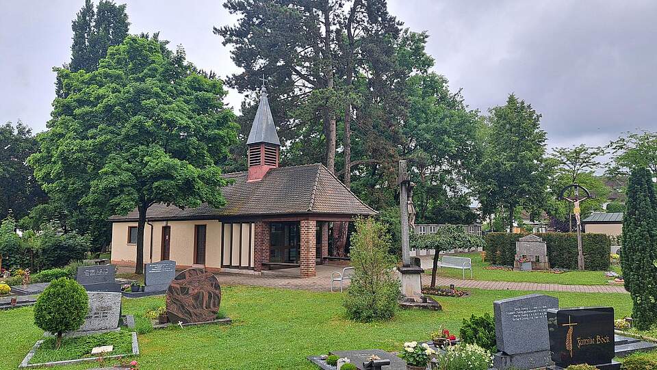 Bild von der Kapelle am Friedhof