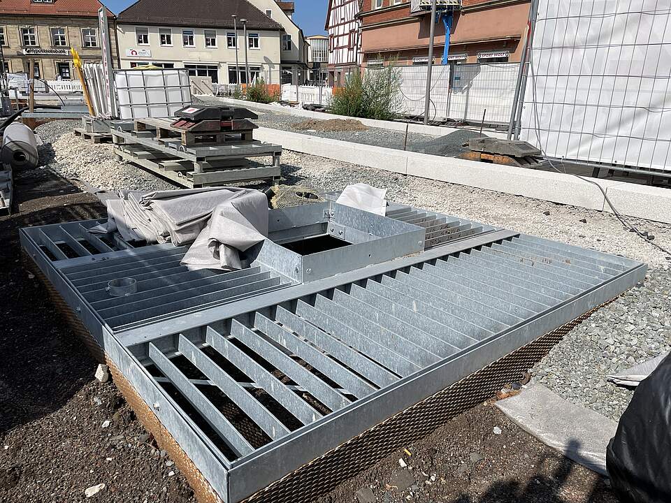 Paradeplatz Vorrichtung für Baumpflanzung Vorrichtung für Baumpflanzung am Paradeplatz in der Innenstadt