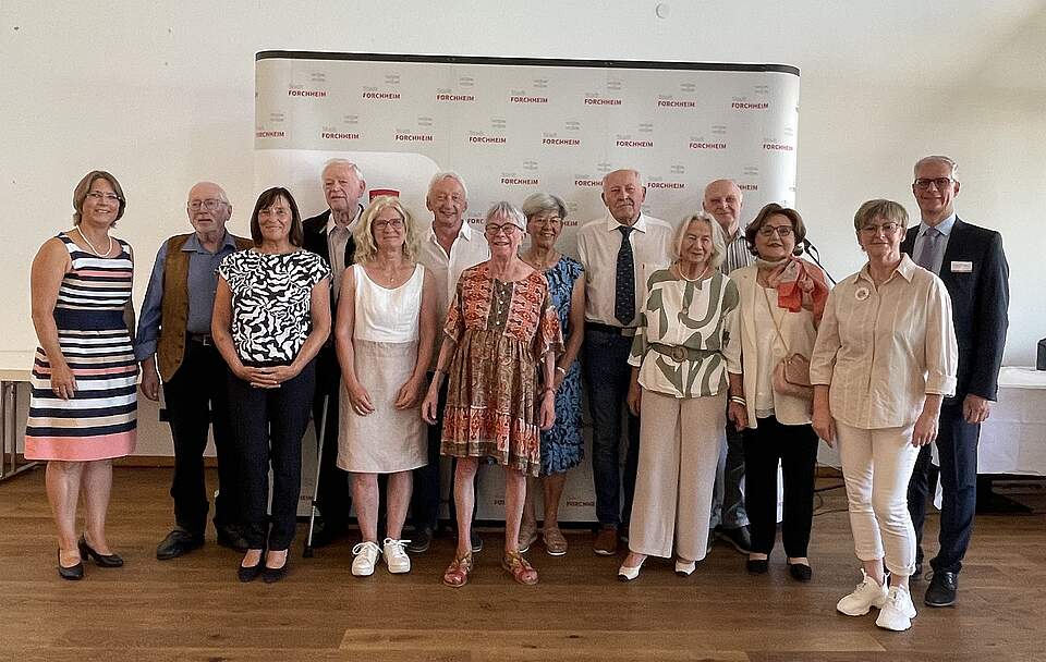 Gruppenbild bei Verleihung Verdienstmedaille