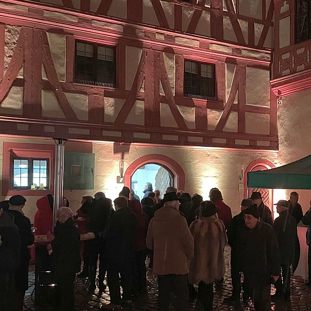 Stimmungsvolles Fest im Innenhof der Kaiserpfalz