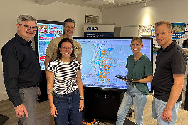 Digitallabor der Stadt Forchheim mit fünf Personen im Bild