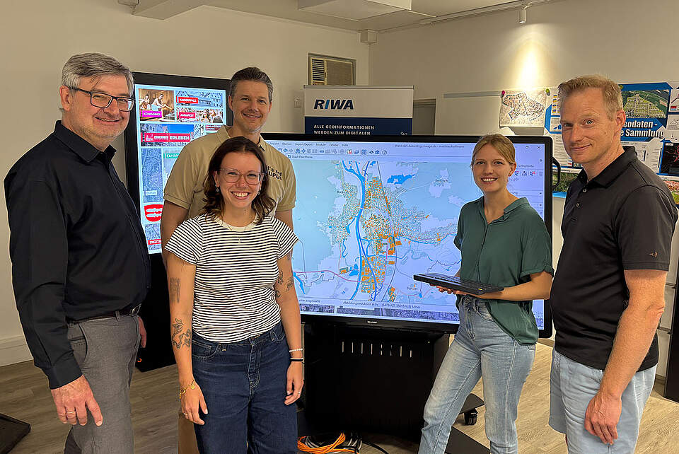 Digitallabor der Stadt Forchheim mit fünf Personen im Bild