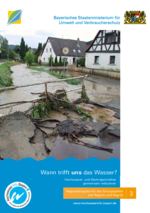 Titelbild der Broschüre des Bayerischen Umweltministeriums "Wann trifft uns das Wasser Hochwasser- und Starkregenrisiken gemeinsam reduzieren - Einzugsgebiet von Regnitz und Pegnitz" zeigt Zerstörungen an einem Bachlauf in einem fränkischen Ort nach einem Starkregen.