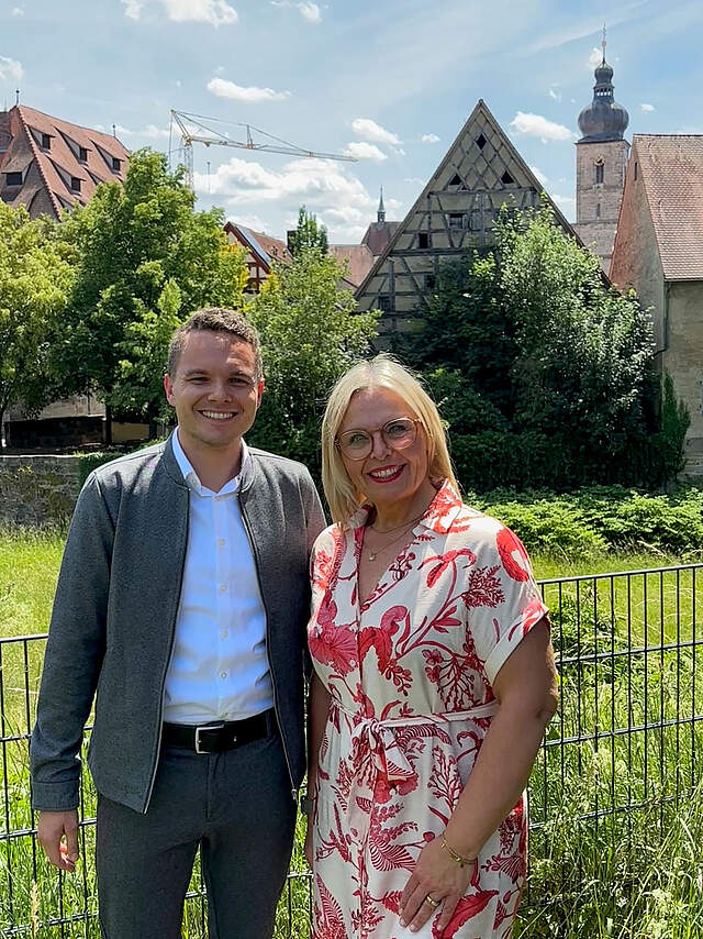 Im Bild Oberbürgermeisterin Martina Hebendanz mit Timo Sokol