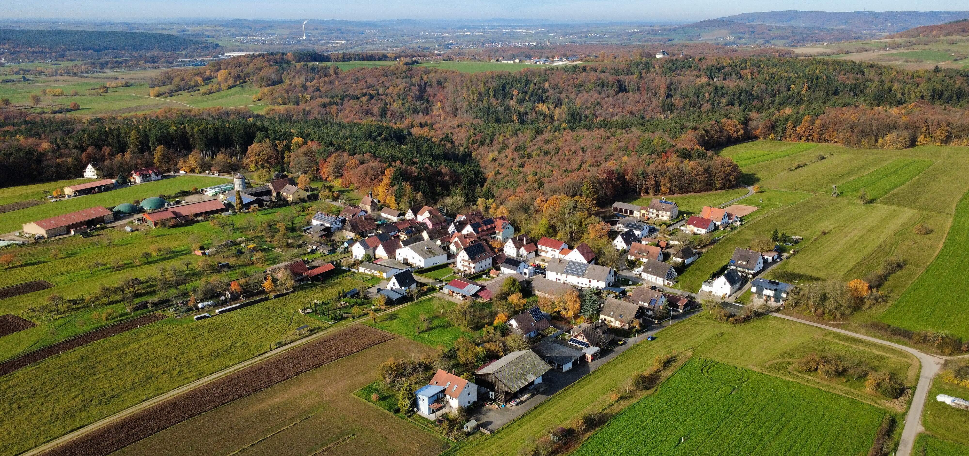 Luftbild Serlbach Luftbildaufnahme vom Stadtteil Serlbach im Herbst