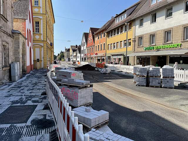 Paradeplatz Pflasterarbeiten Bereich Nürnberger Str, Sicht auf die Bauerbeiten und Pflastersteinen 