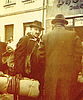 Eine alte Fotografie zeigt im Rahmen des neuen Museumspädagogik-Programmes für Schulklassen, die Deportation eines jüdischen Mitbürgers in Forchheim.