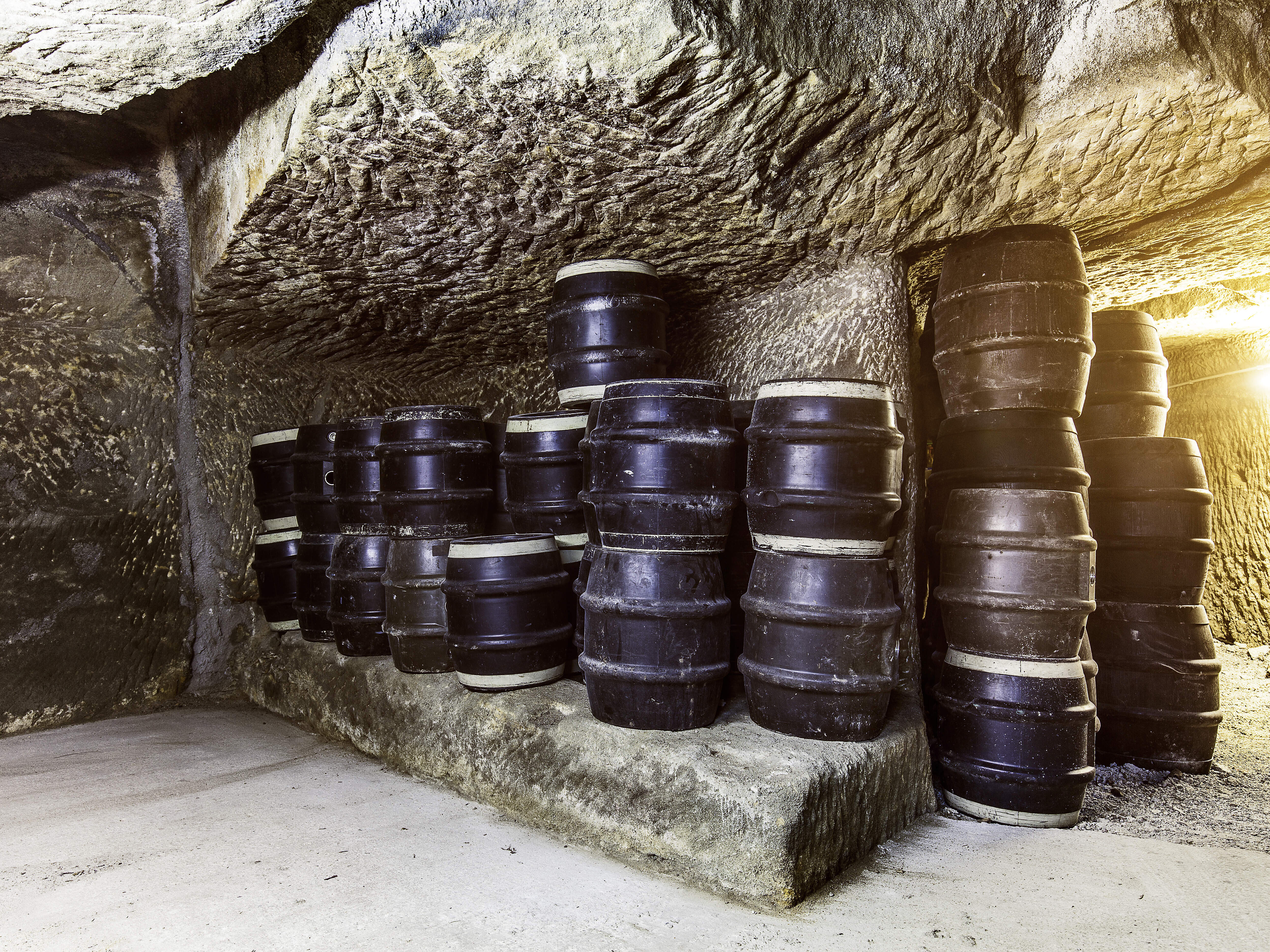 Forchheimer Bierkeller Ausgeleuchteter Kellerstollen der historischen Forchheimer Bierkeller für die Lagerung und Reifung des Bieres.