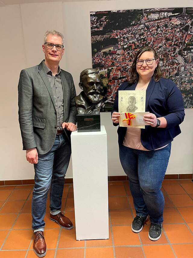 Oberbürgermeister übergibt Stipendium