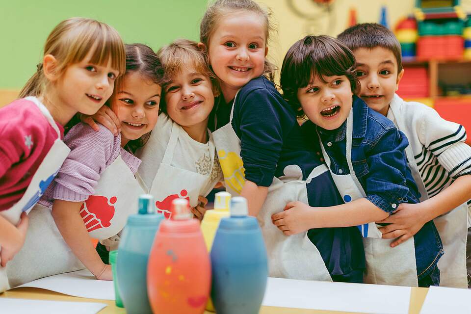 Kinder bei einem Malworkshop Kinder bei einem Malworkshop