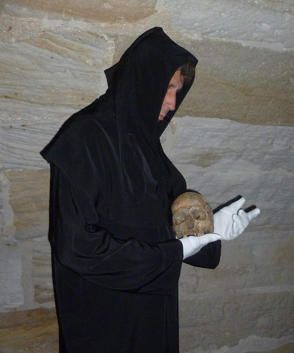Dr. Jost Lohmann als "Zeitgeist" Dr. Jost Lohmann als "Zeitgeist" in der spannenden Sonderführung "Nachts im Museum - Wenn alte Knochen erzählen im Pfalzmuseum Forchheim.