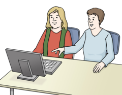 Zwei Personen sitzen an einem Tisch. Vor ihnen ist ein Laptop. Eine Person zeigt auf den Bildschirm. Sie erklärt der anderen Frau etwas.