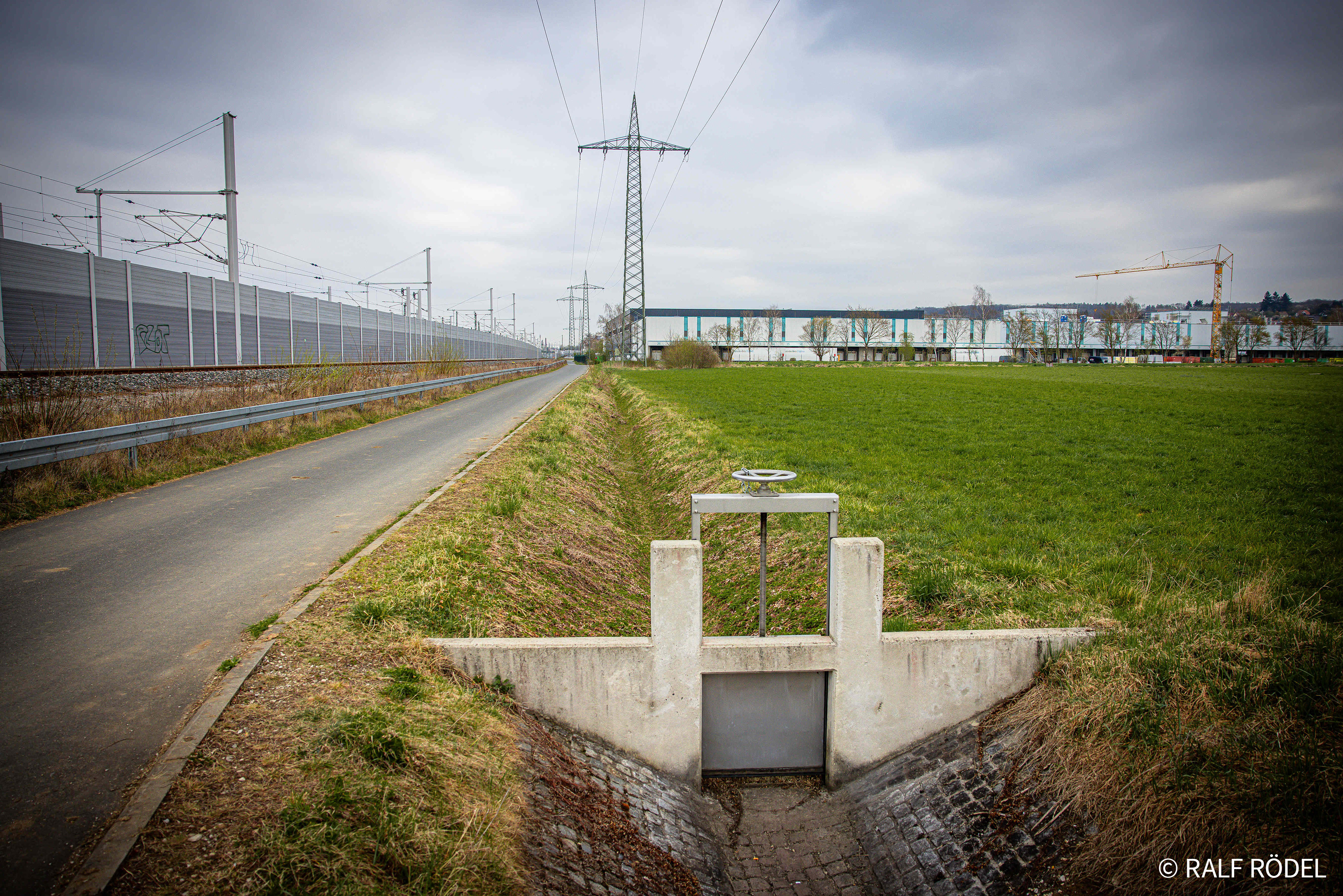 Entwässerungsgraben neben der Bahntrasse Bamberg-Nürnberg