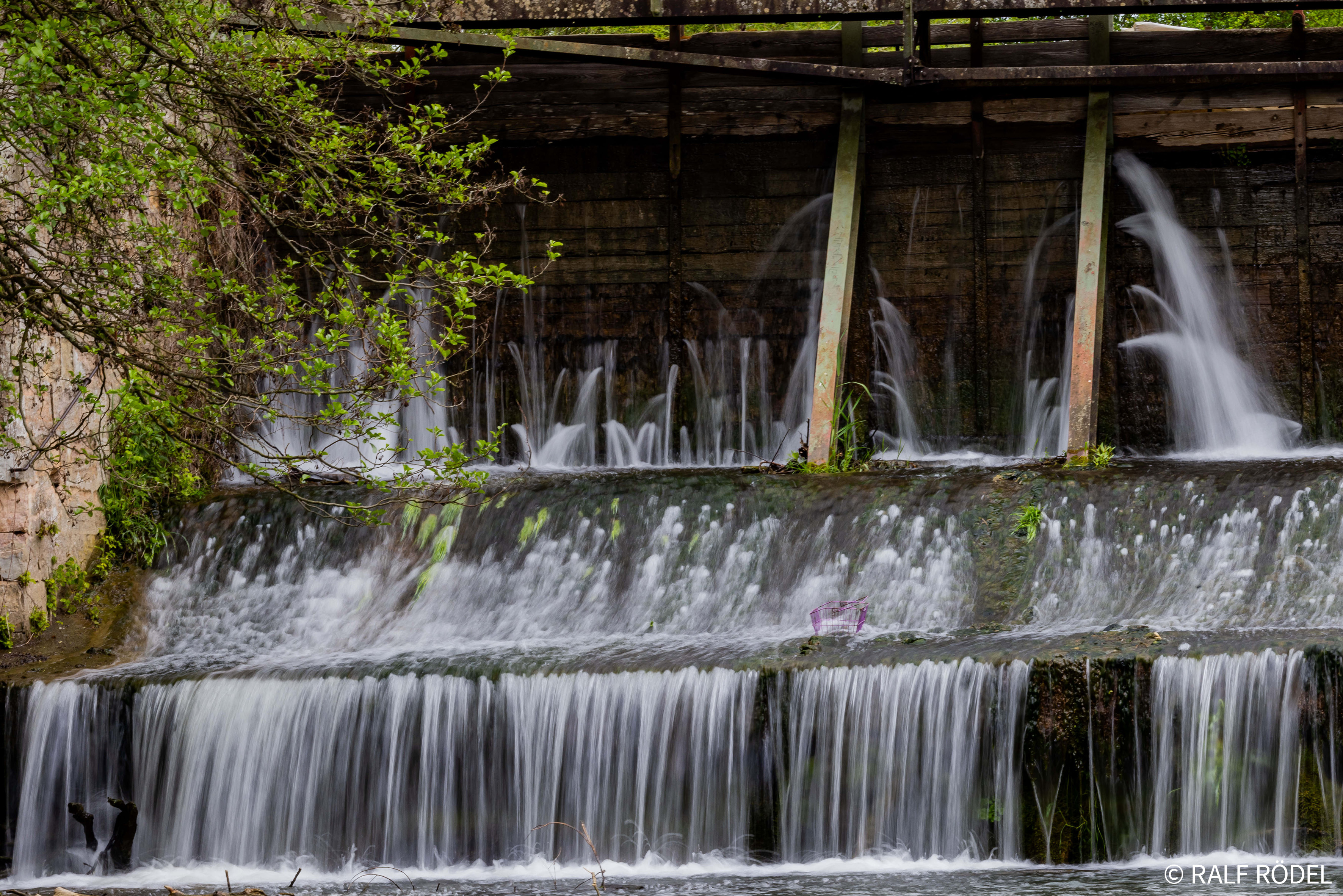 Großwehr mit Wasserfall
