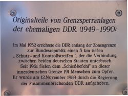 Originalteile von Grenzsperranlagen der ehemaligen DDR (1949-1990)